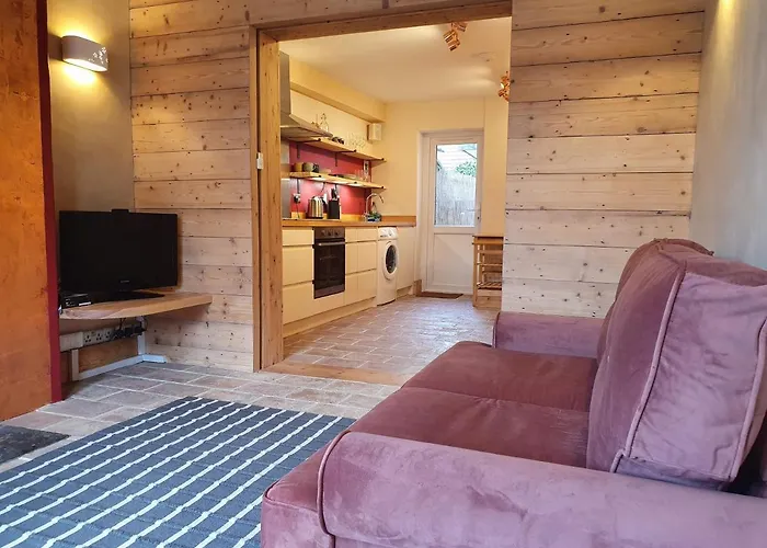 The Little Luckwell Apartment By Cliftonvalley Apartments